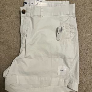 WHITE OLD NAVY SHORTS
